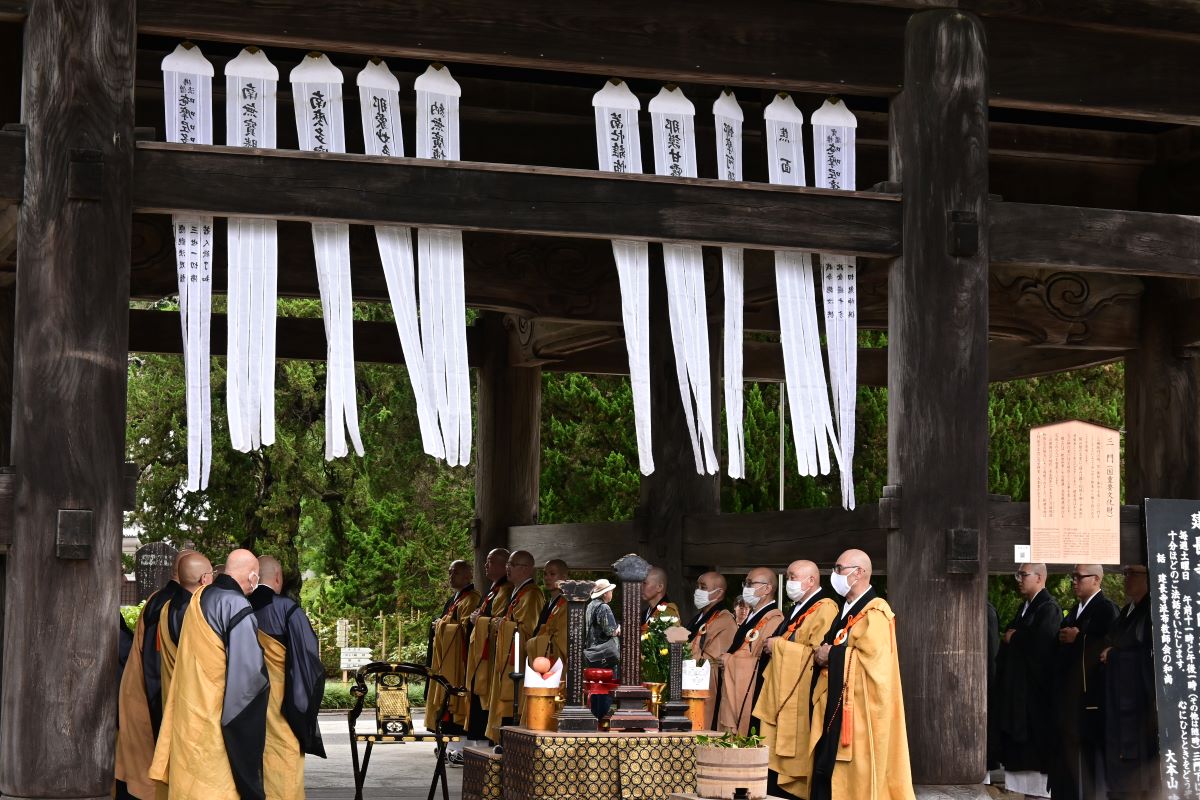 建長寺：三門梶原施餓鬼会