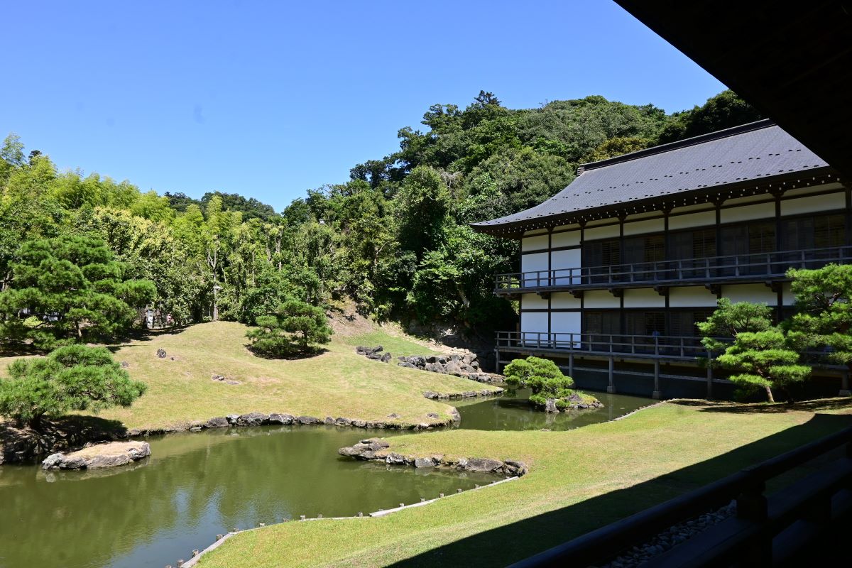 得月楼と方丈庭園