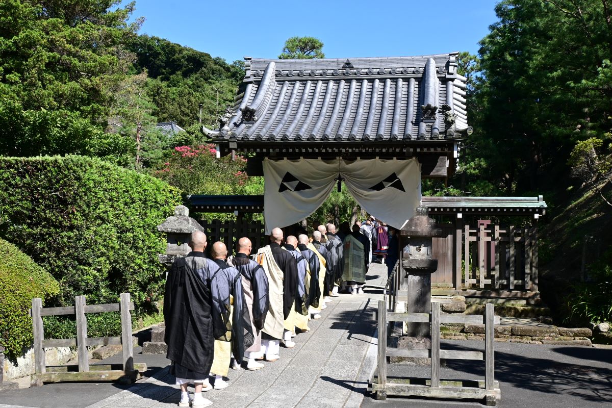 嵩山門をくぐり西来庵方面へ