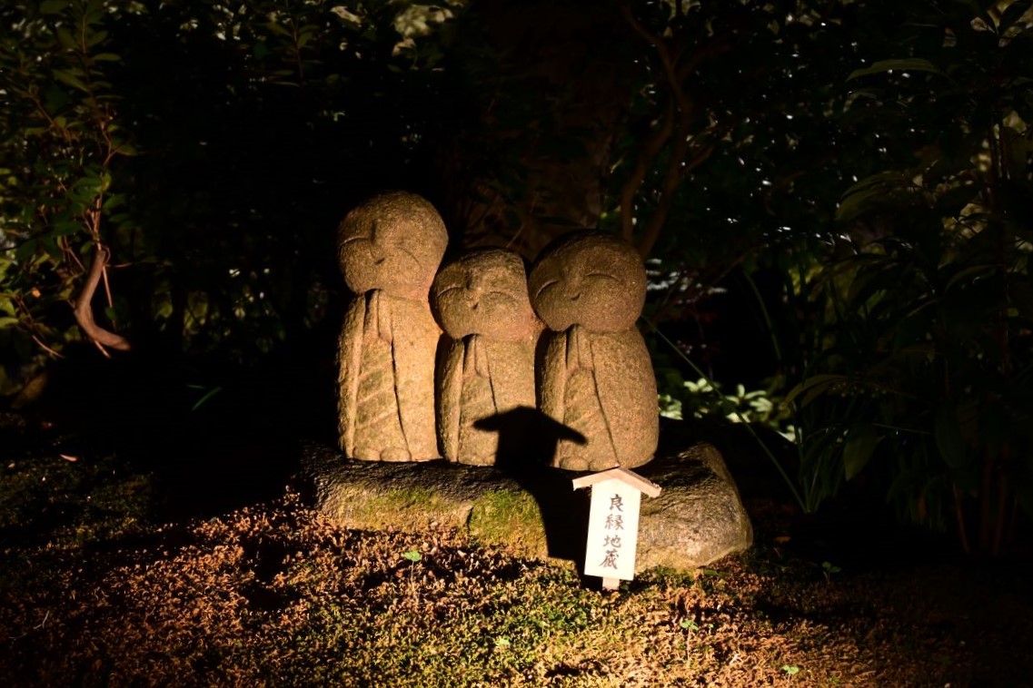 長谷寺の人気者の良縁地蔵もいつもと違う雰囲気