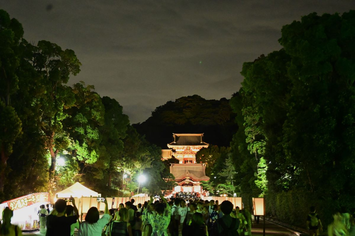 ぼんぼり祭（太鼓橋付近から）