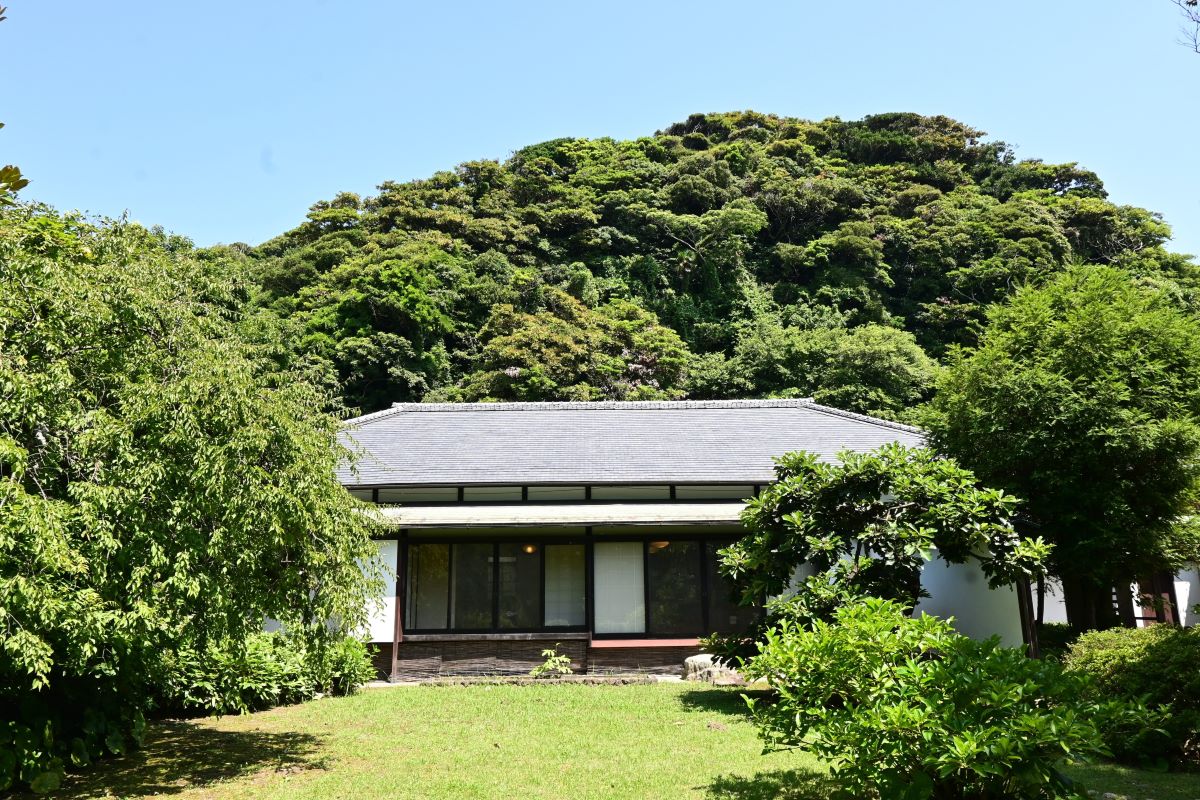 吉屋信子記念館:庭から見た建物