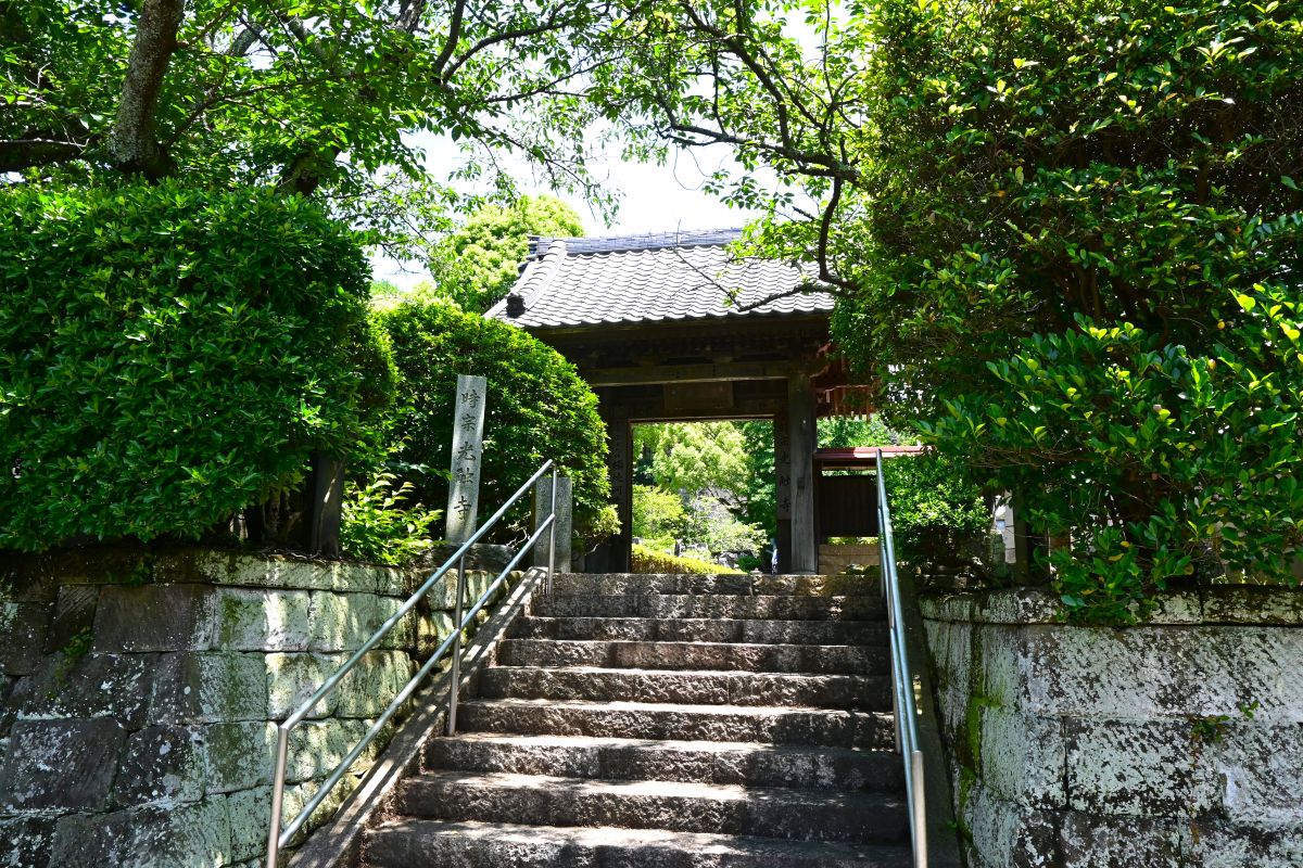 光触寺山門